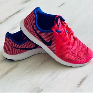 Nike Women’s Flex Experience RN 6 Shoes Size 9